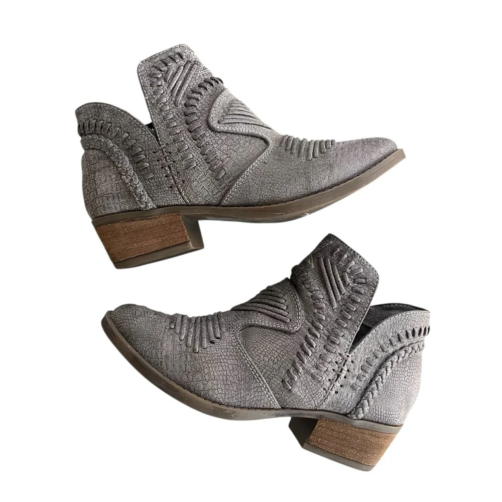 Not Rated Women’s 8 Gray Silver Weaved Faux Leather Side Zip Nosara Ankle Bootie - Picture 8 of 15